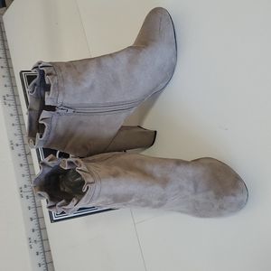 Women's 10B short suede boot